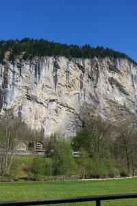 Apartment gegenüber den Staubbach Wasserfällen by Interhome