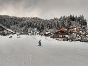 Apartment Chalet mit Bergsicht by Interhome