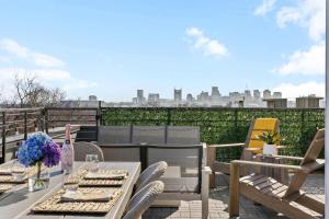 Nash Skyline Views Rooftop with Fire Pit Grill