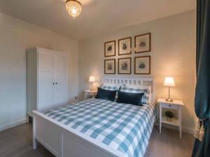 Apartment Elegante Penthouse-Wohnung mit Seeblick by Interhome