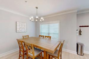 Dog Friendly Summer Breeze Sleeps 10 Beach House