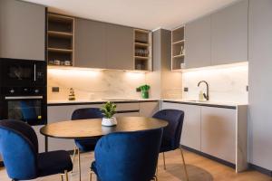 Las Condes 2BR Apt Pool & Views for 5