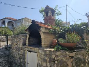 House Kucica uz more