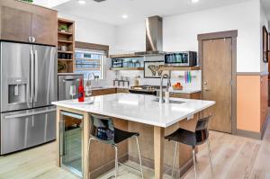 NEW- 3 bedroom Private Pool North Cape