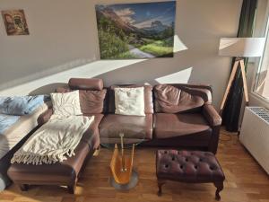 Neue moderne Ferienwohnung NaturBlick am Rothaarsteig mit Highspeed Internet Flatrate XXL Boxspringbett Terrasse mit PKW Parkplatz in Brilon 10 Minuten bis Willingen Ideal für Touristen und Geschäftsleute mit Rechnung