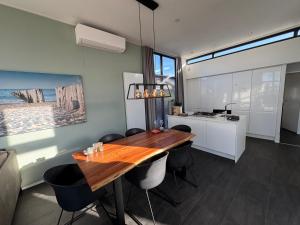 Breskens Chalet Ocean Lodge mit Zaun & Windschutz Nr G127