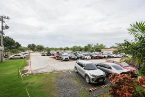 Saekyung Condo with Balcony and Pool Near Mactan Airport