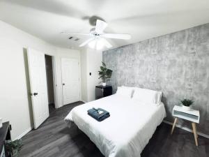 Hill Country Haven: Gateway to TXST and San Marcos