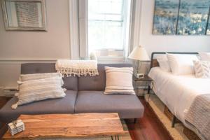 1742 Marblehead Studio|Minutes to Salem|Parking