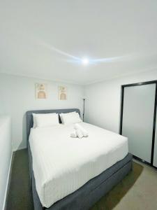 Serene 2BR Private Downstairs Retreat Near MONA