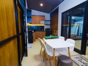Pickle n Pod villa in Solo with pickle court near mall