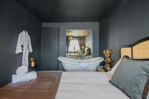 Spacious 2 bedroom house Sleeps 4 l On-Street Parking l The Cosy Corner Nationwide