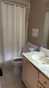 Budget Stay Near Scott Road - Transit, Free Parking & Fast WiFi