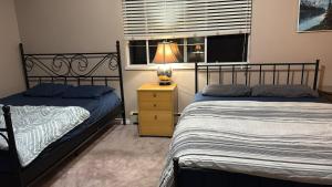 Budget Stay Near Scott Road - Transit, Free Parking & Fast WiFi