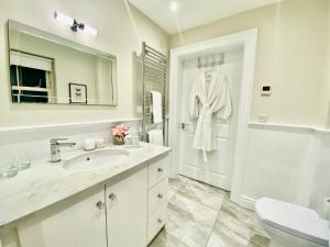 Bramley House-5 Star rated-village stay-walkable amenities-accessible-County Down