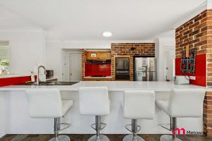 MetaWise Cozy Family Room in Shared Home Free Parking