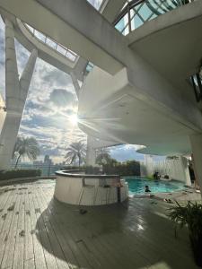 Roomi Stays Acqua Private Residences