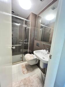 Roomi Stays Acqua Private Residences