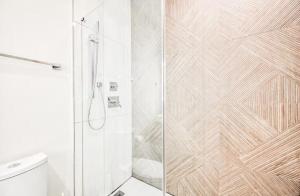 Sleeps 12 Downtown Entire home with rooftop