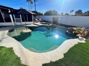 Private Pool & Hot Tub 4BR in Scottsdale Cactus on Palm