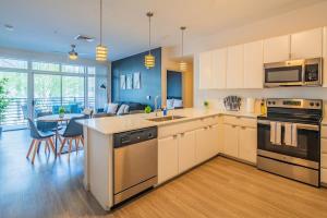 DT Phoenix Pool Gym Parking WD Near Airport