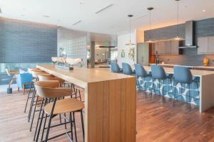 DT Tempe 1BD with Pool Gym Parking WD