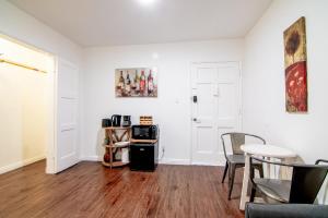 Relaxing 1 Bedroom Suite Near Beverly Hills