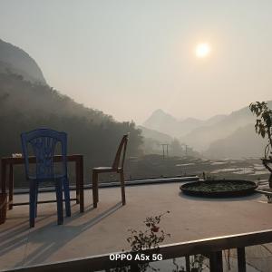 Homestay nhà sàn bên suối