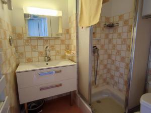 Studio face plage avec balcon et parking - FR-1-843-47