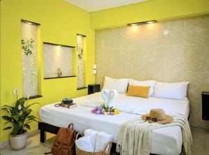 Romantic Escape 1 Bedroom 500m from Beach Memory Foam King Bed Kitchen Value Stay 3B