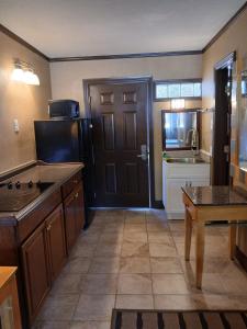 Gated - 2 Double Beds 1 Bath with Full Kitchen 120