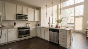 Boulevard Stays Midtown 30ft Ceilings 1BR 01