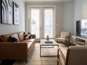 Boulevard Stays Midtown 1BR Pool Gym Parking 03