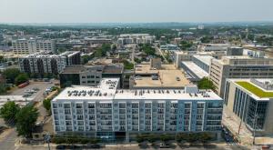 Boulevard Stays Midtown 1BR Pool Gym Parking 07