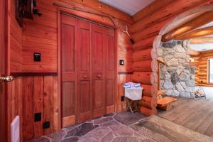 Snowridge Chalet by Outpost Whistler