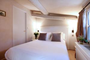 Hotels Les Quatre Dauphins : photos des chambres