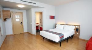 Family Room room in Travelodge Valencia Aeropuerto