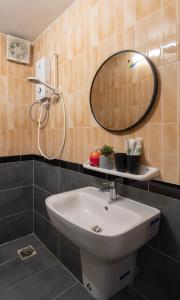 Entire 5BedRoom House Central Saigon Quiet Alley in District 3