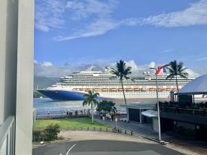 Harbourfront Haven, Ocean Views, Pool & Spa
