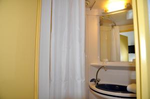 Hotels Hotel Ibis Budget Rennes Cesson : Chambre Double avec Lit Superposé