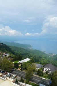 SMDC Wind - Panoramic View of Taal Lake and Greenery - Casa Nova Staycations