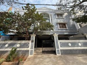 Central 2BHK Near Hospitals and Attractions