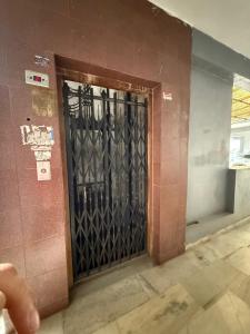 Central 2BHK Near Hospitals and Attractions