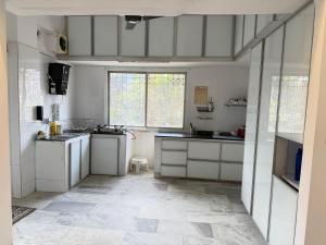 Central 2BHK Near Hospitals and Attractions