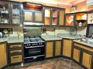 Luxury Stay Near Airport & City Hotspots