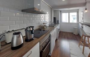 2 Bedroom Lovely Apartment In Alicante