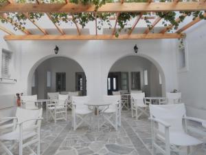 Roussos Beach Hotel Paros Greece