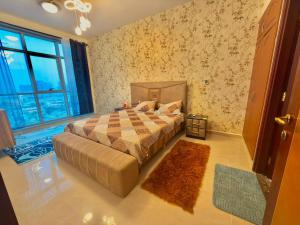 Beachfront Luxury Family Apartment with Pool, Gym, Jacuzzi - AJMAN Corniche UAE