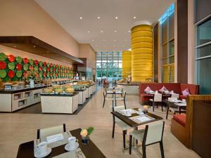 Grand Mercure Danang - 10 minutes to Airport & 200m to Bach Dang Walking street