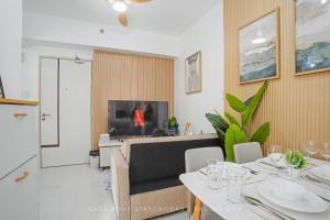 Cozy Home 2BR with Balcony, WiFi, Netflix, PS4, The Mist Residences along Marcos Highway